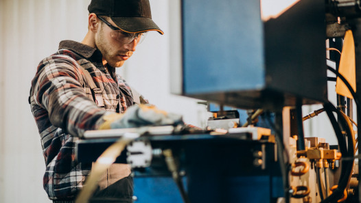 imagen Saber diseñar sobre metal, plástico o madera es esencial para ingresar al mundo industrial