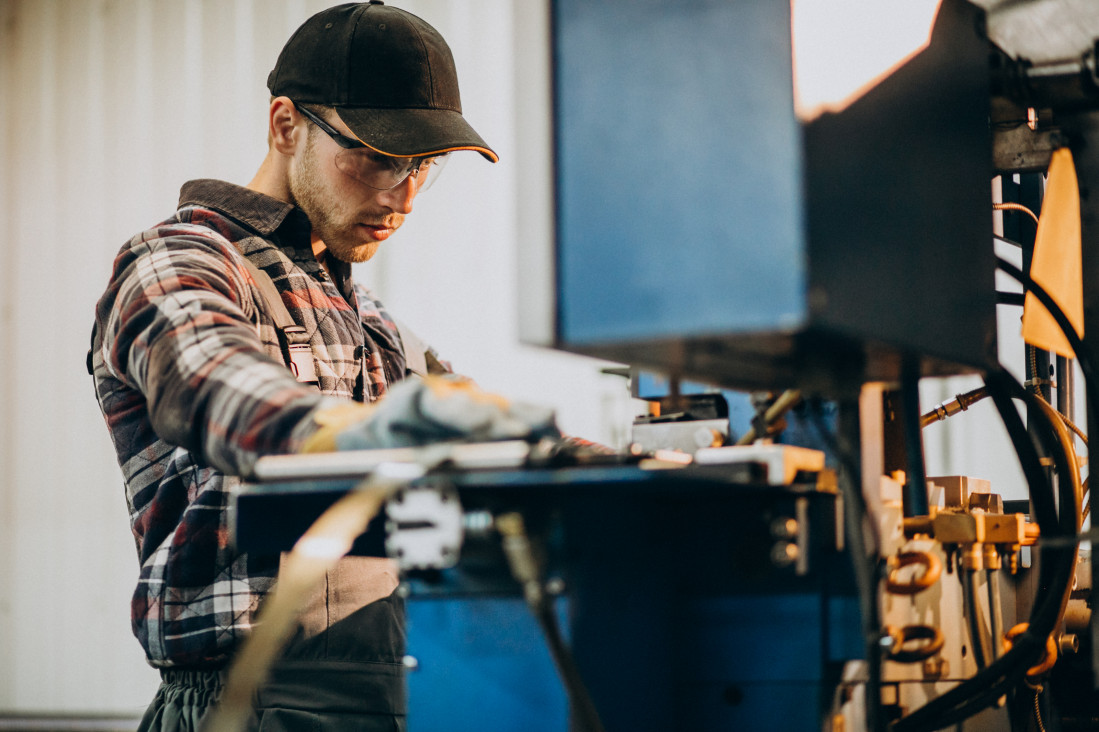 imagen Saber diseñar sobre metal, plástico o madera es esencial para ingresar al mundo industrial