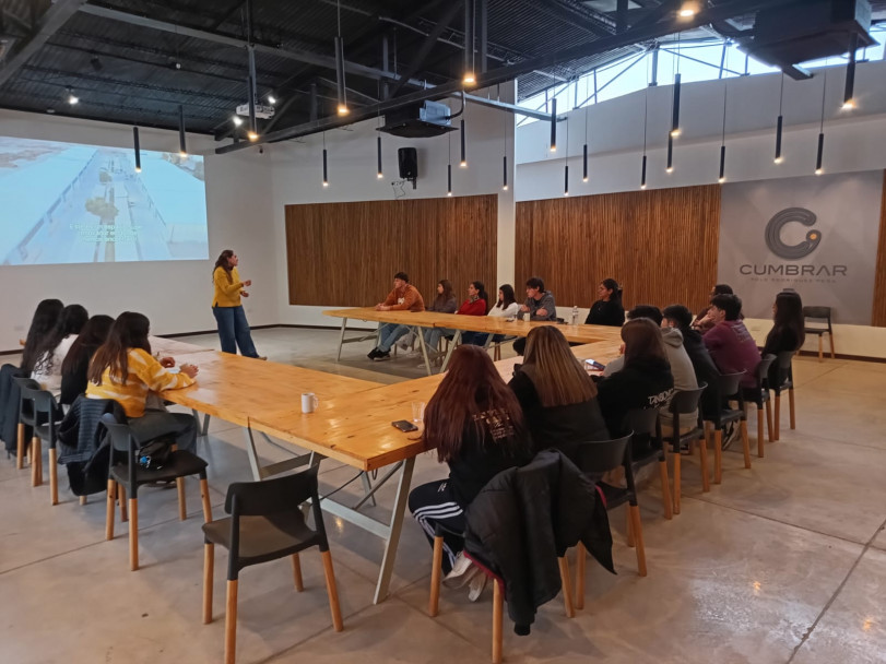 imagen Estudiantes del ITU Gral. Alvear protagonizaron un enriquecedor viaje de estudios por empresas líderes de Mendoza