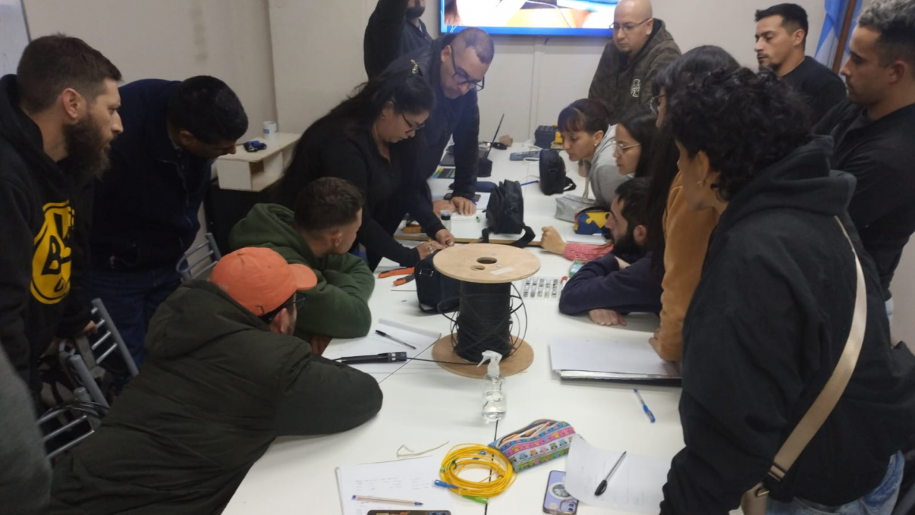 imagen Aprender más allá del aula: innovación, electrónica y práctica real en telecomunicaciones