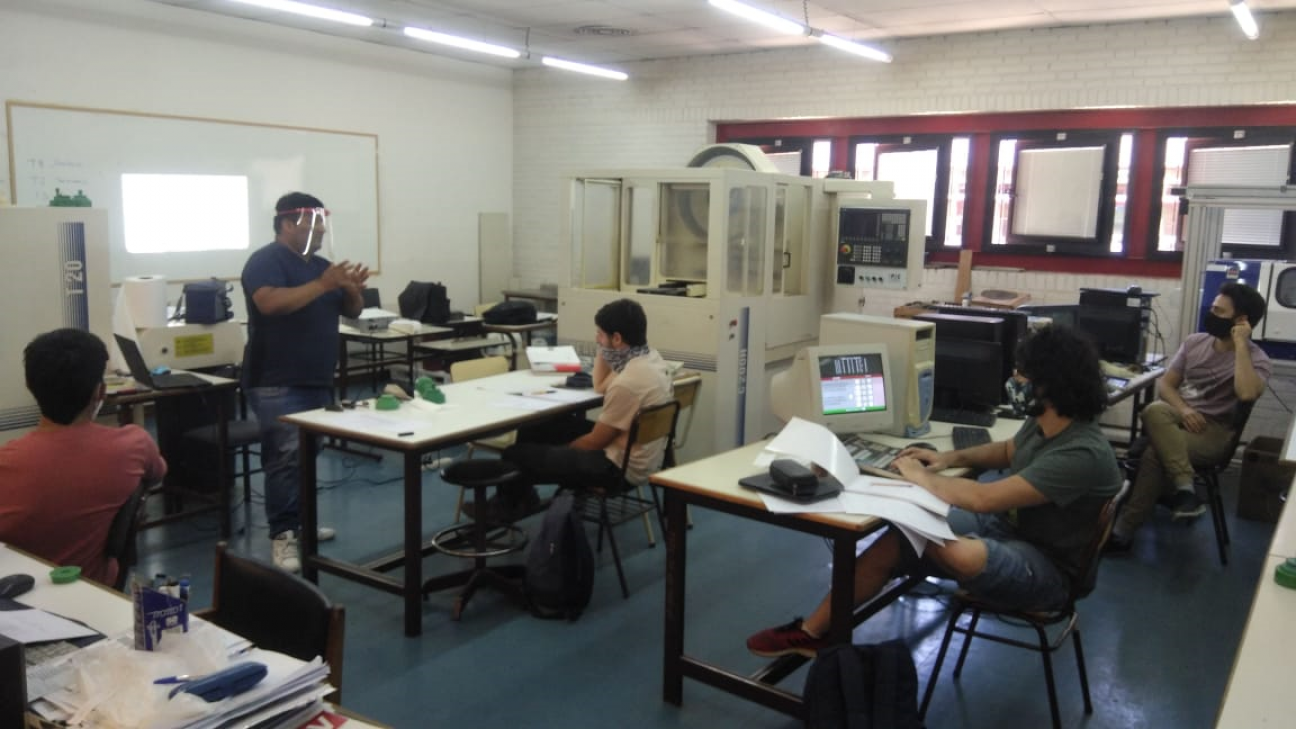 imagen Reiniciaron las clases prácticas en los laboratorios del ITU