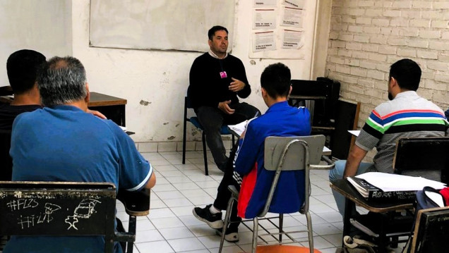 imagen ¿Cómo entrenar la fortaleza?: clase especial para estudiantes en Contexto de Encierro