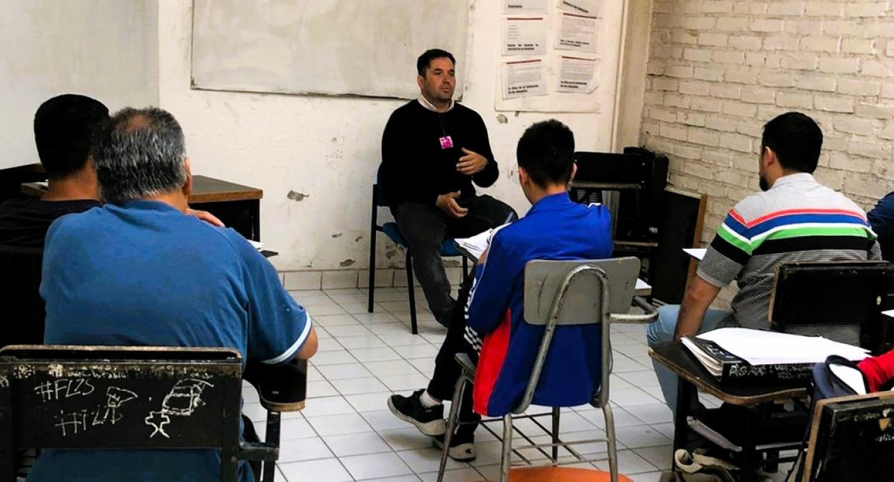 imagen ¿Cómo entrenar la fortaleza?: clase especial para estudiantes en Contexto de Encierro