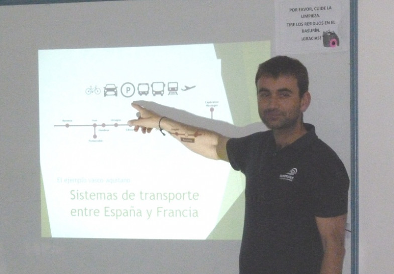 imagen Profesor francés dictó una clase especial a estudiantes de Logística 
