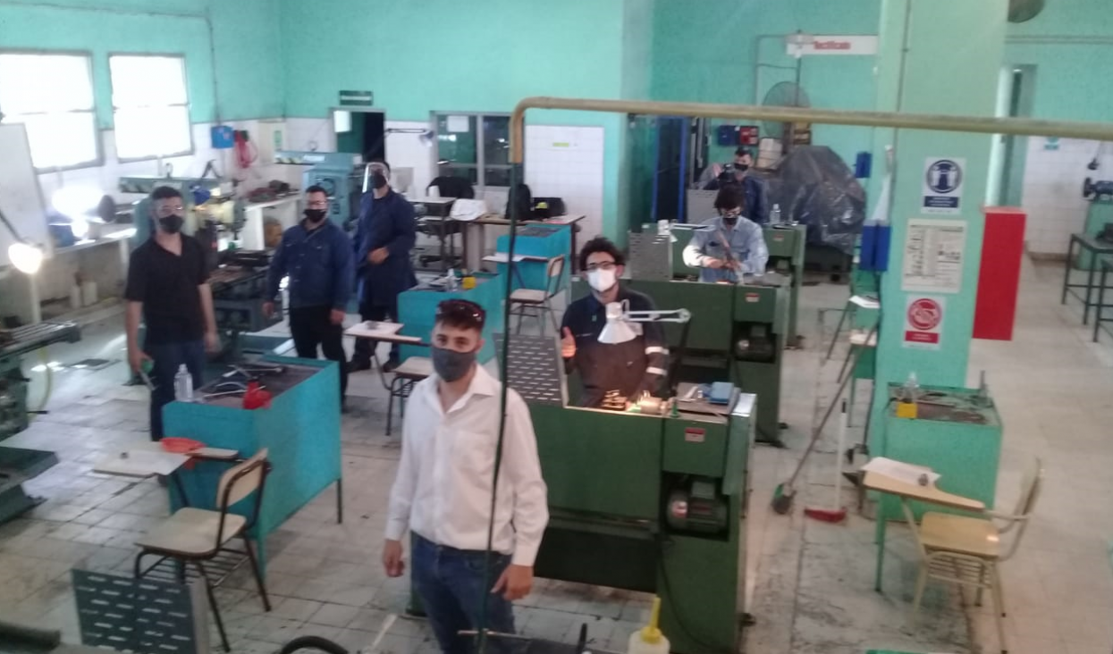 imagen Estudiantes, docentes y técnicos vuelven a poner en marcha los talleres del ITU para enseñar y aprender