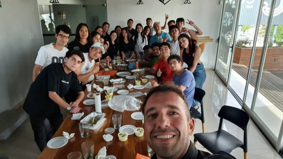 imagen Estudiantes de segundo año de Gestión de Empresas realizaron su Viaje de Estudios