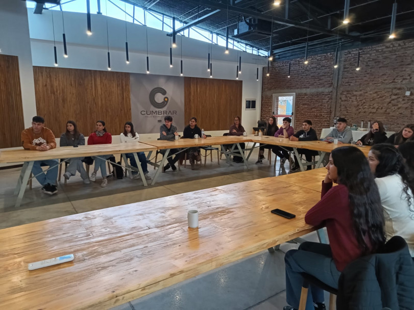 imagen Estudiantes del ITU Gral. Alvear protagonizaron un enriquecedor viaje de estudios por empresas líderes de Mendoza