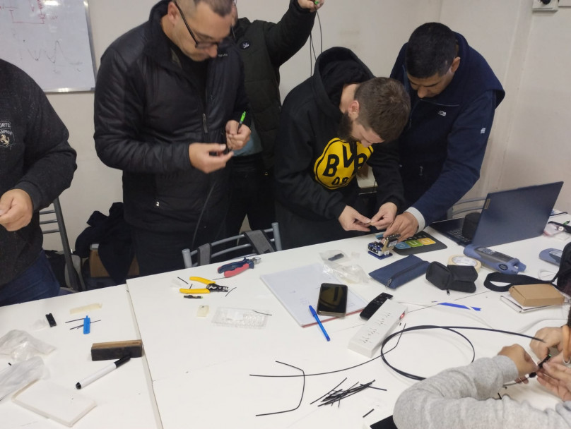 imagen Aprender más allá del aula: innovación, electrónica y práctica real en telecomunicaciones