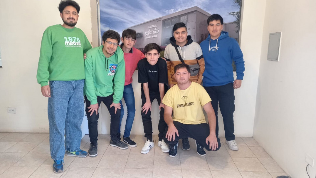 imagen Estudiantes de segundo año de Gestión de Empresas realizaron su Viaje de Estudios