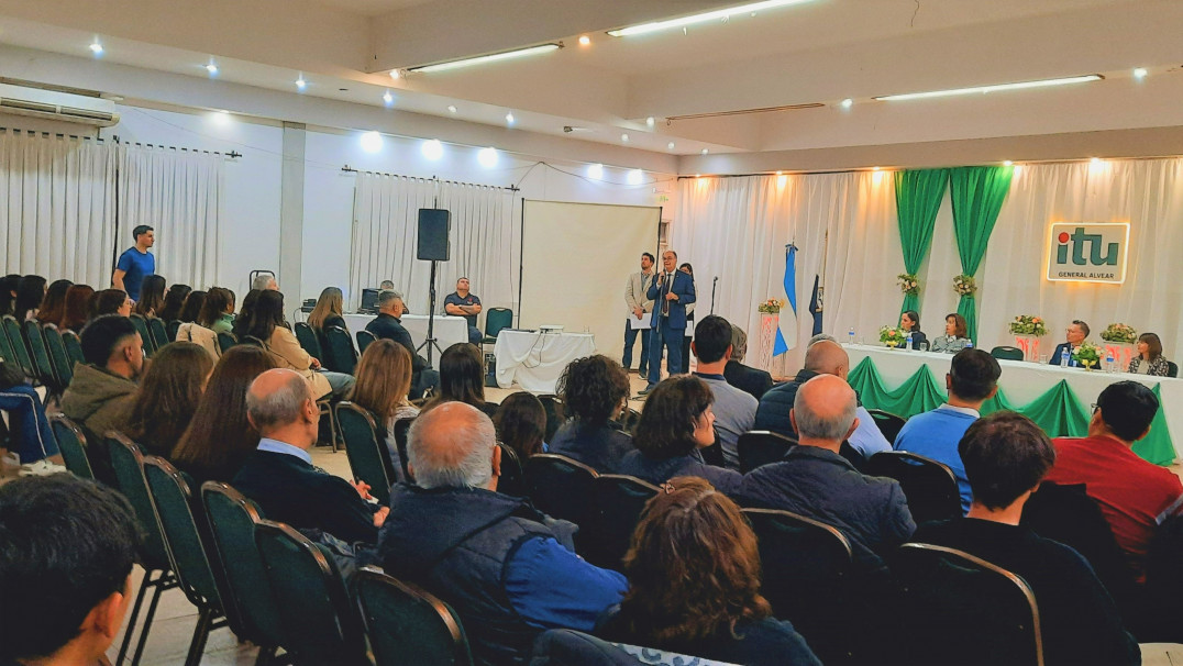 imagen Más de 60 profesionales en Gestión de Empresas renuevan el sector socio productivo del sur mendocino