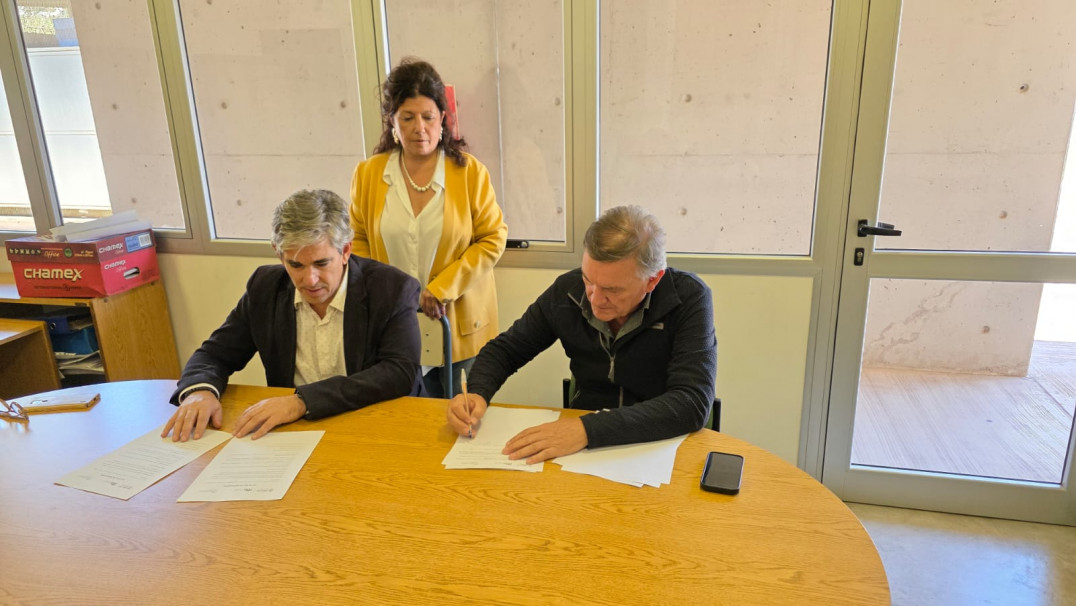 imagen Firma convenio con el Clúster Turístico Mendoza