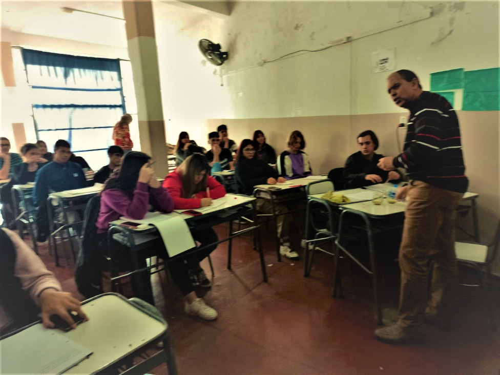 imagen Vinculación: charla sobre "análisis de mercado" en secundaria del sur provincial