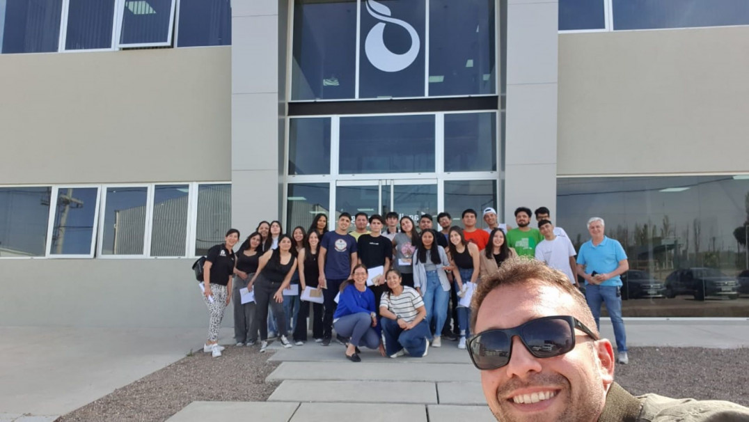 imagen Estudiantes de segundo año de Gestión de Empresas realizaron su Viaje de Estudios