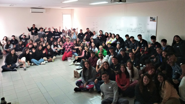 imagen De estudiantes a ingresantes: bienvenida, teatro y mates