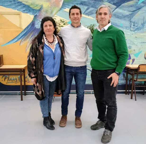 imagen María Luz Marín (docente ITU UNCUYO), Diego Tahan (Empresa Tahan) y Heraldo Muñoz (Docente ITU UNCUYO y a cargo de Sede Este). 