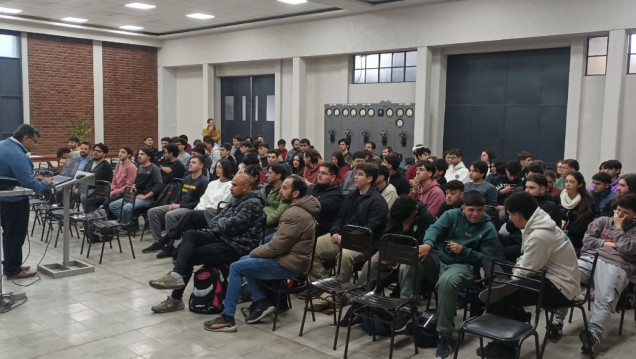 imagen Estudiantes de Desarrollo de Software tuvieron una clase especial sobre Ciencia de Datos