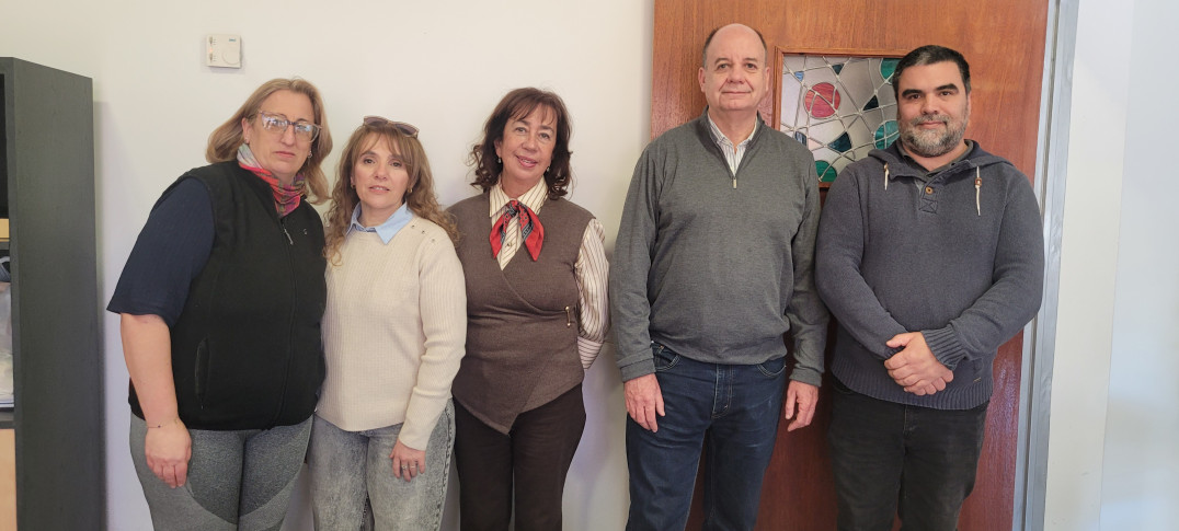 imagen Cecilia Faccendini, Claudia Parodi, Fabiana Molina, Guillermo Cruz e Iván Saitcew. 