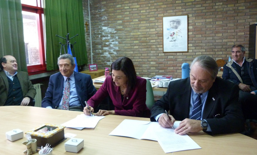 imagen Se firmó convenio con  el Foro Diplomático de Mendoza 