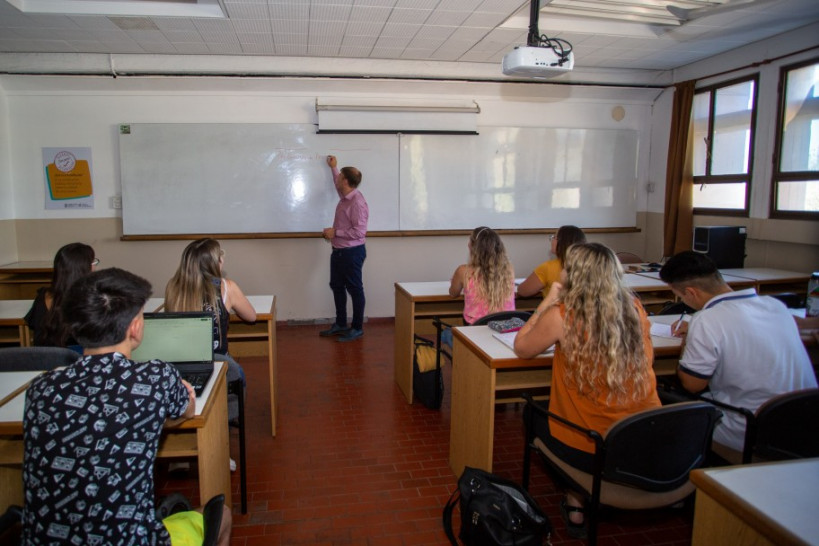 imagen Docentes podrán formarse en universidades de la Asociación de Universidades Grupo Montevideo 