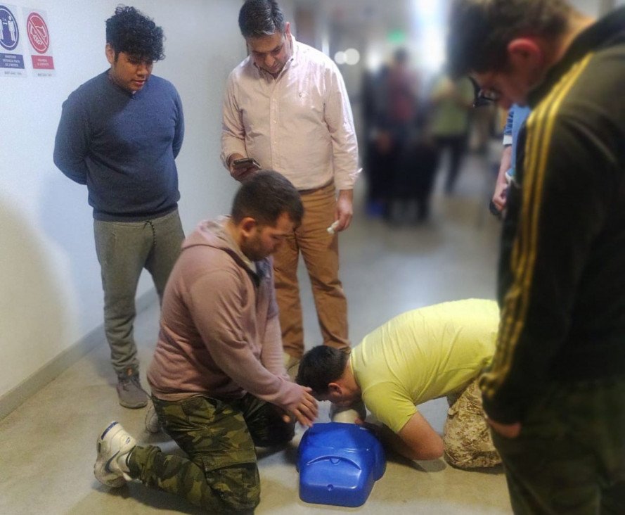 imagen Estudiantes del cursado vespertino participaron de un taller de RCP