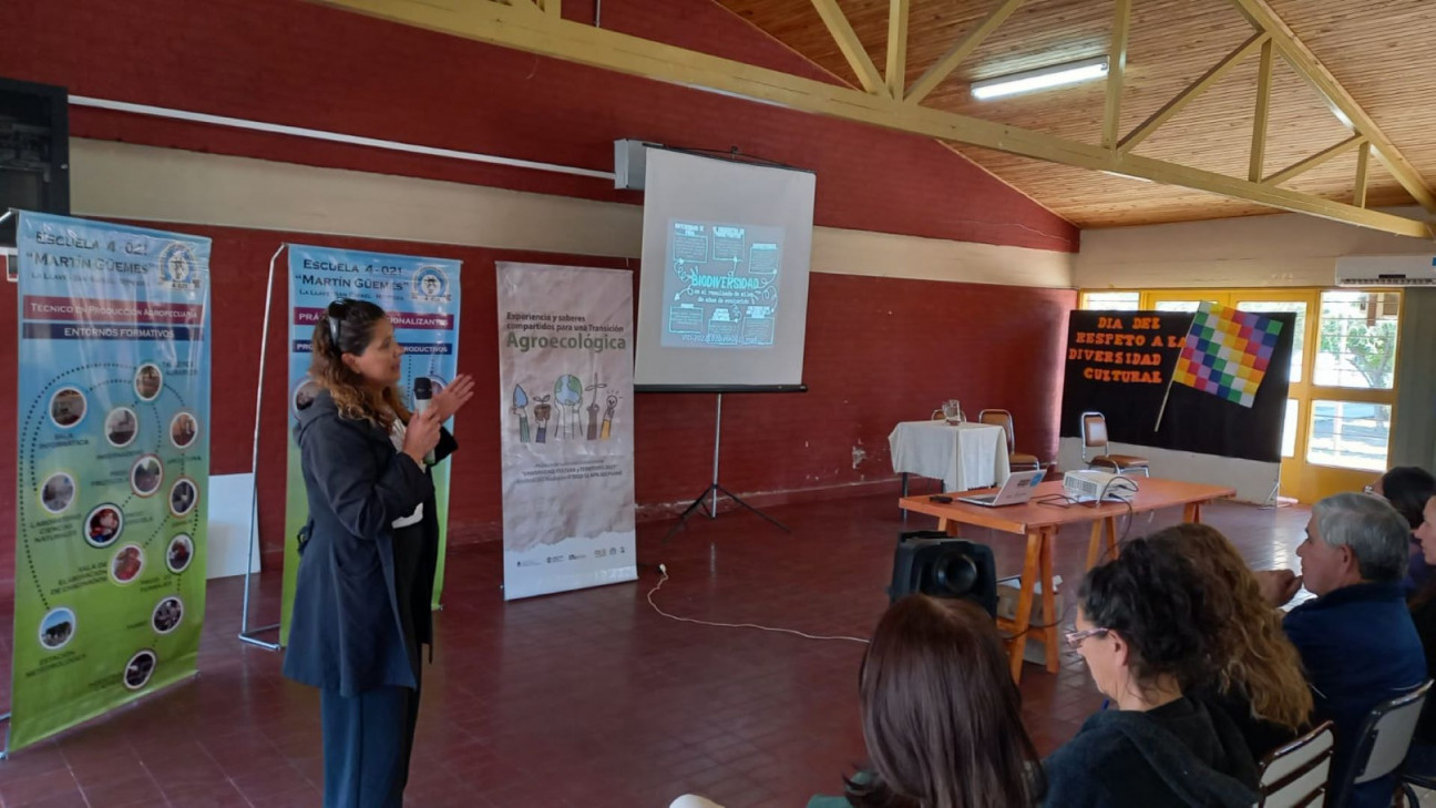 imagen Extensión ITU: estudiantes de secundaria aprenden sobre manejo de plagas