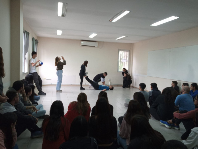 imagen El Teatro como recurso clave para el aprendizaje: vivencia de estudiantes del ITU de Rivadavia 