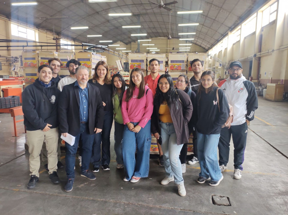 imagen Estudiantes de Logística se interiorizaron sobre el proceso de comercialización de frutas y hortalizas