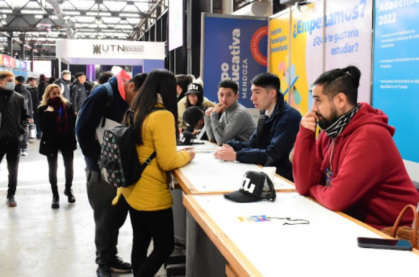 imagen Miles de jóvenes mostraron un gran interés por las carreras del ITU en la Expo-Educativa 
